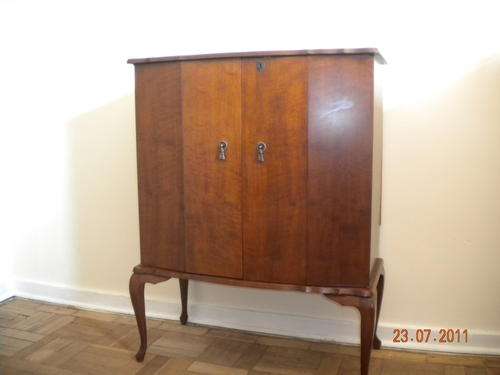 Exeptional Queen Ann Style TV Cabinet