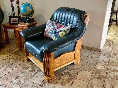 3-Piece Genuine Oak & Leather Lounge Suite (Petrol Blue)