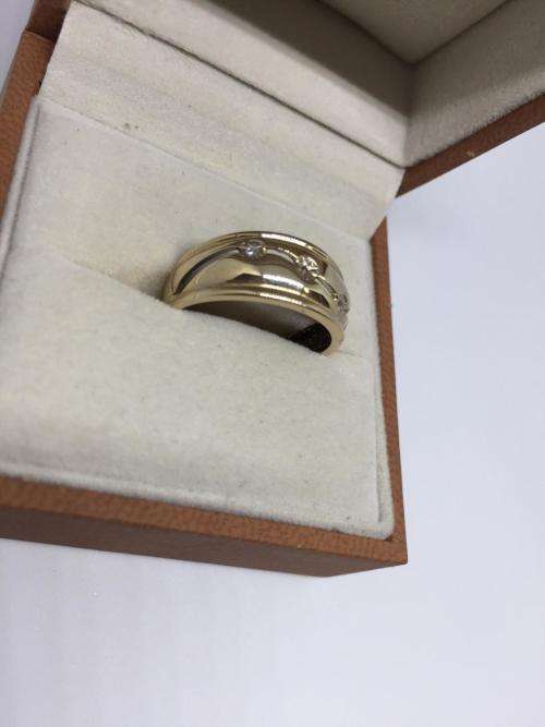 Solid Gold Ladies Ring - Lovely Piece