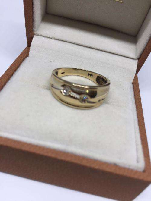 Solid Gold Ladies Ring - Lovely Piece