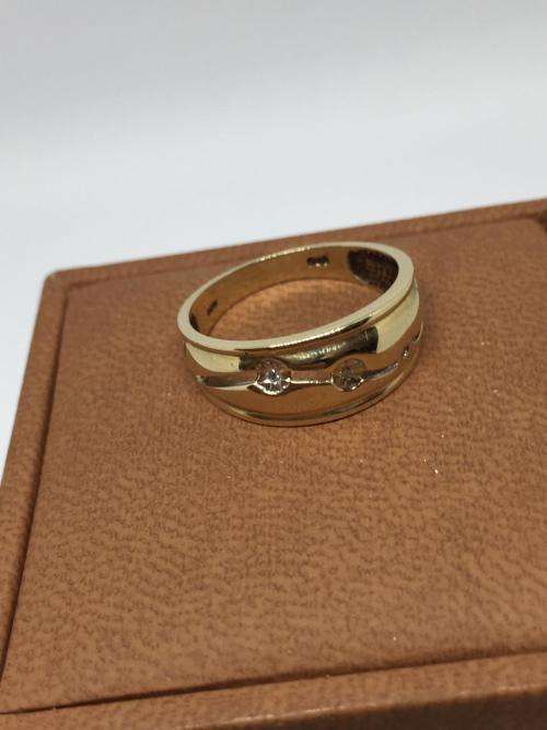 Solid Gold Ladies Ring - Lovely Piece