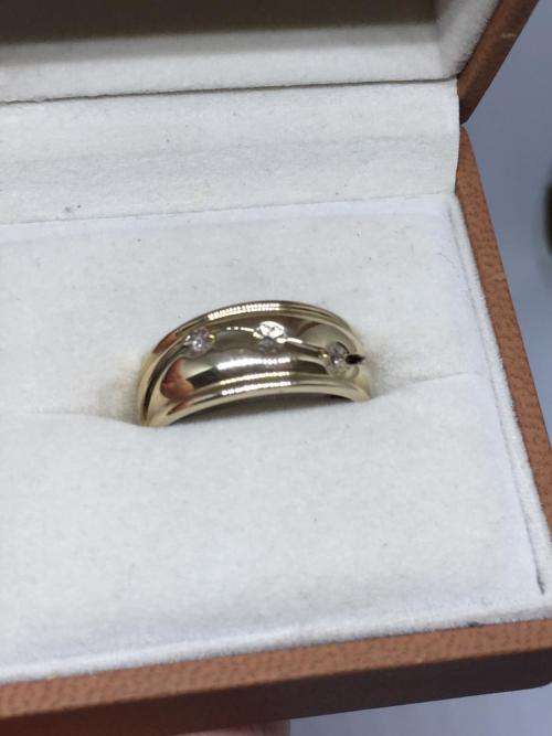 Solid Gold Ladies Ring - Lovely Piece