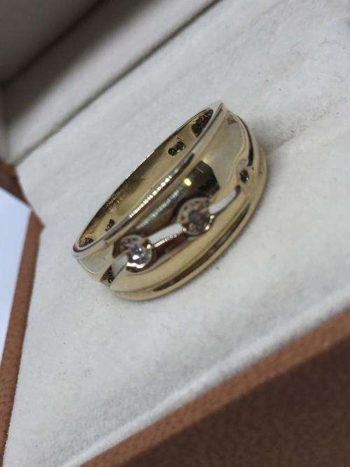 Solid Gold Ladies Ring - Lovely Piece