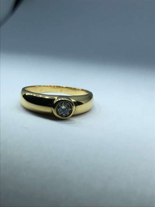 Stunning Yellow Gold Diamond Ring