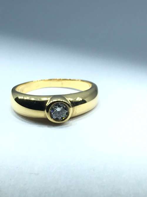 Stunning Yellow Gold Diamond Ring