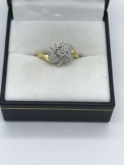 18CT Gold Flower Cluster Ring
