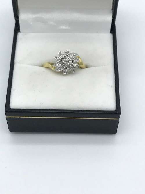 18CT Gold Flower Cluster Ring