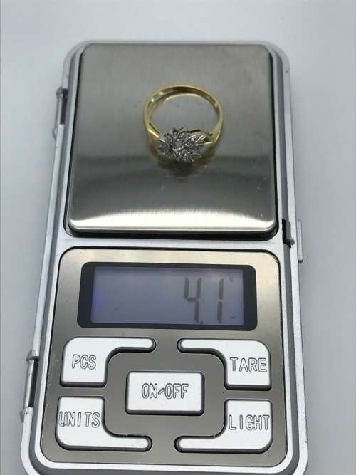 18CT Gold Flower Cluster Ring