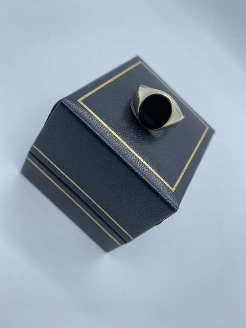 *STUNNING ONYX & GOLD RING* - (RETAIL R9000)