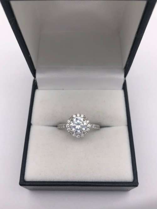 *BEAUTIFUL HALO RING IN SILVER W/CUBICS* EXCELLENT GIFT