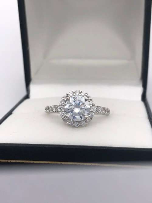 *BEAUTIFUL HALO RING IN SILVER W/CUBICS* EXCELLENT GIFT