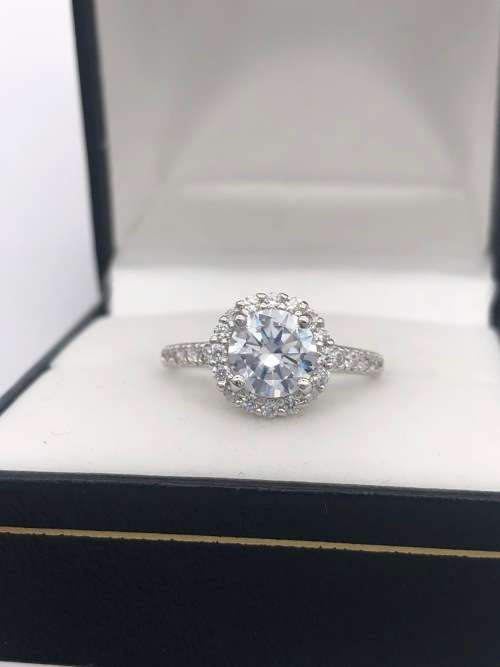 *BEAUTIFUL HALO RING IN SILVER W/CUBICS* EXCELLENT GIFT