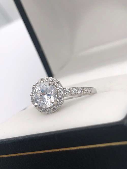 *BEAUTIFUL HALO RING IN SILVER W/CUBICS* EXCELLENT GIFT