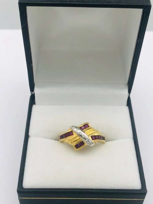 *18CT RUBY & DIAMOND MILLENIUM RING* BID FROM R1!!!