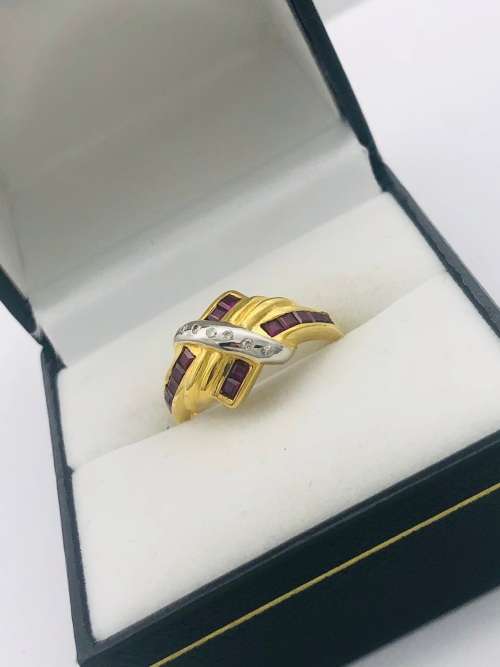 *18CT RUBY & DIAMOND MILLENIUM RING* BID FROM R1!!!
