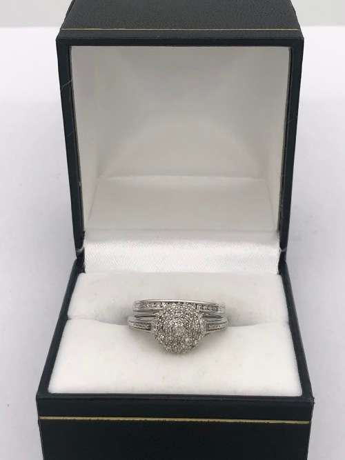 *!DUAL BAND ETERNITY & CLUSTER DIAMOND RING!* (RETAIL 15000)* R1 BIDS