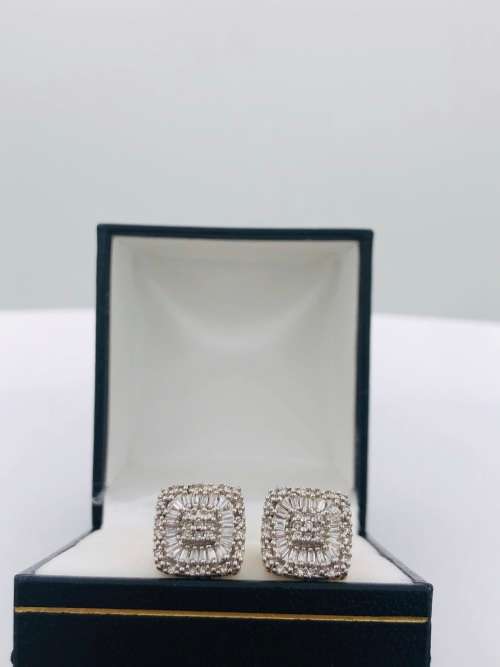 *SOLID GOLD DIAMOND STUDDED EARRINGS* R1 BIDS