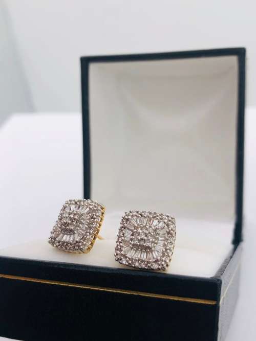 *SOLID GOLD DIAMOND STUDDED EARRINGS* R1 BIDS