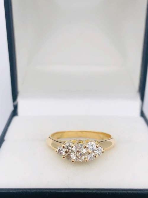 *1CT VS1 H DIAMOND RING (MAIN STONE 0.40CT)* 18K GOLD