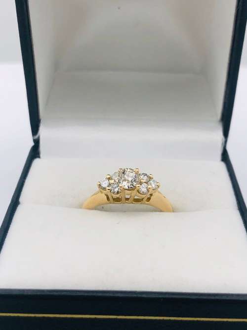 *1CT VS1 H DIAMOND RING (MAIN STONE 0.40CT)* 18K GOLD