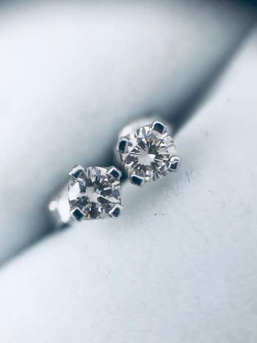 *SOLID WHITE GOLD DIAMOND STUDS*