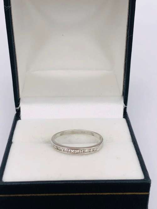 *18CT WHITE GOLD DIAMOND ETERNITY RING*