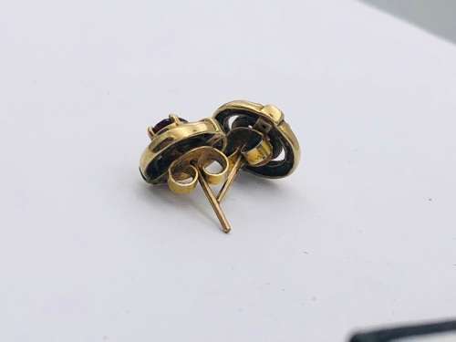 *9CT GOLD RUBY EARRINGS* 0.80CT WEIGHT!