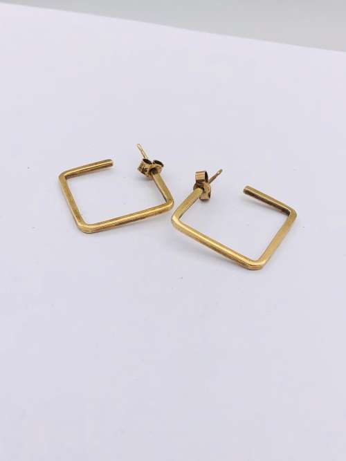 *SOLID GOLD SQUARE HOOP EARRINGS* R1 BIDS