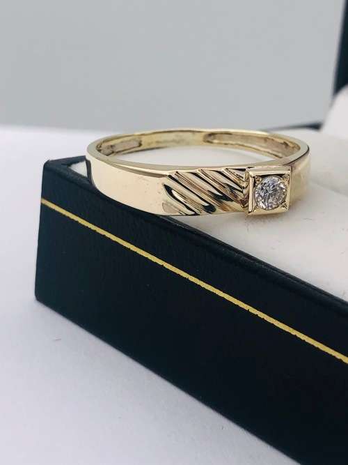 *IDL 0.15CT MENS DIAMOND RING* SOLID GOLD!