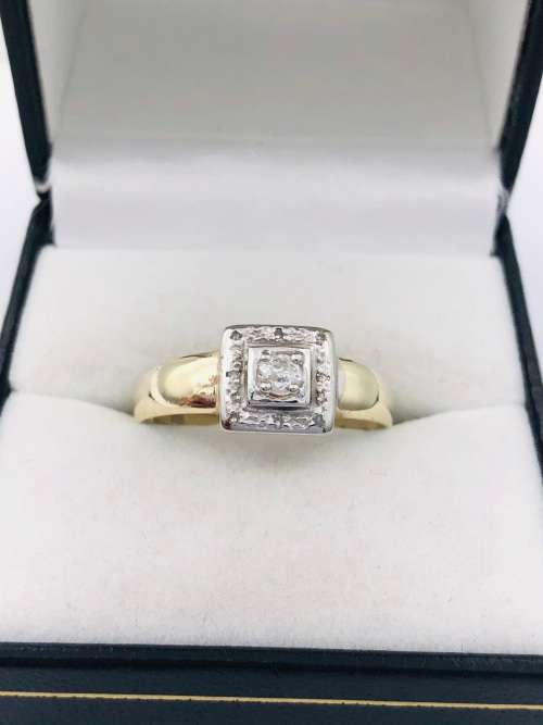 *VS2 0.16CT DIAMOND SQUARE RING* R1 BIDS