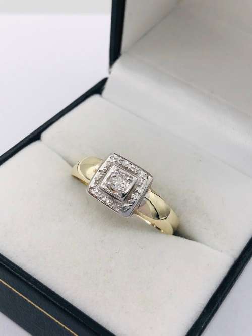 *VS2 0.16CT DIAMOND SQUARE RING* R1 BIDS