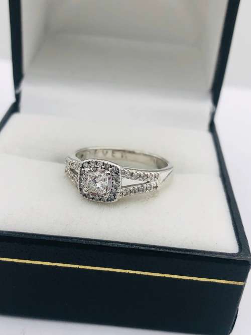 *0.35CT FOREVER ENGAGEMENT RING* WHITE GOLD
