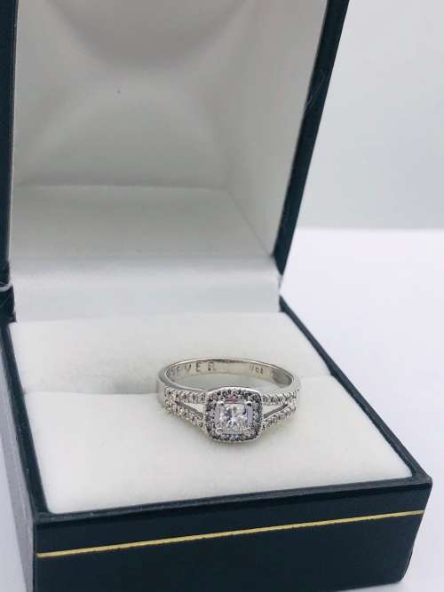 *0.35CT FOREVER ENGAGEMENT RING* WHITE GOLD