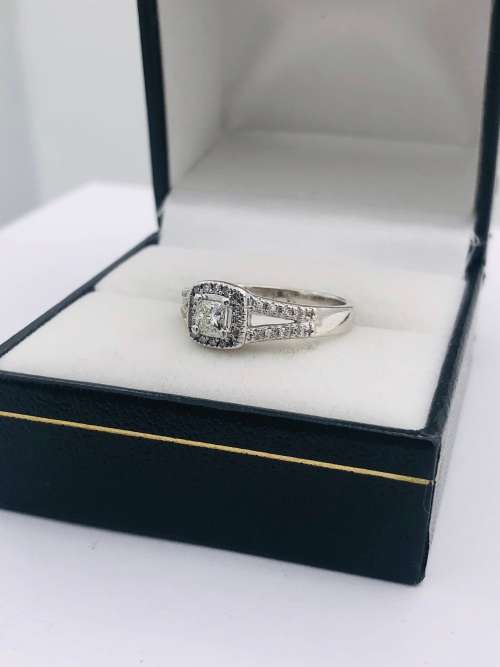 *0.35CT FOREVER ENGAGEMENT RING* WHITE GOLD