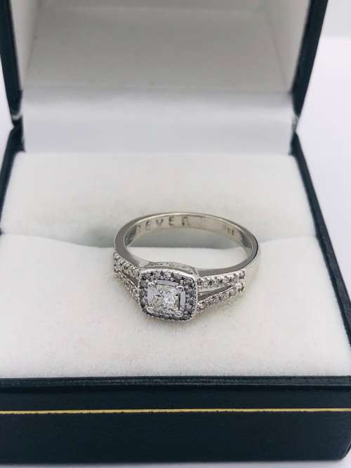 *0.35CT FOREVER ENGAGEMENT RING* WHITE GOLD