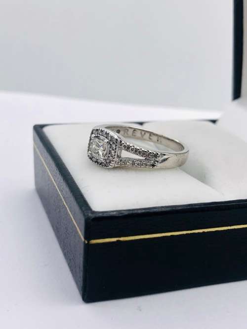 *0.35CT FOREVER ENGAGEMENT RING* WHITE GOLD