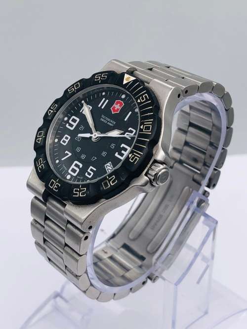 *VICTORINOX PILOTS WATCH WATCH* WITH BOX & PAPERS!