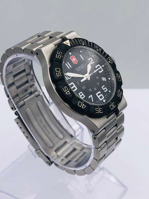 *VICTORINOX PILOTS WATCH WATCH* WITH BOX & PAPERS!