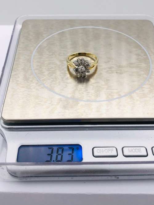 *18CT VS DIAMOND FLOWER RING*