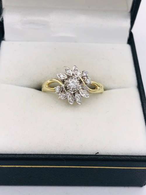 *18CT VS DIAMOND FLOWER RING*