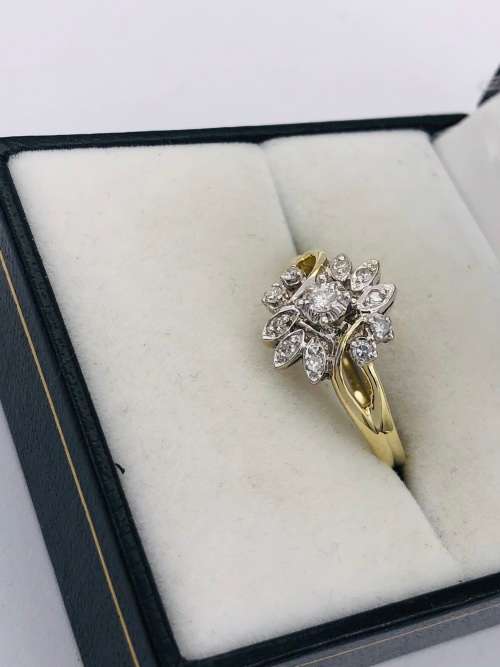 *18CT VS DIAMOND FLOWER RING*