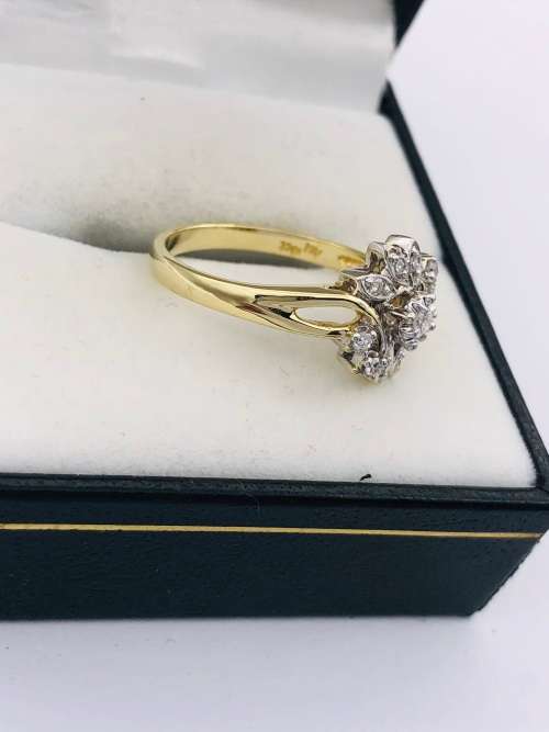 *18CT VS DIAMOND FLOWER RING*