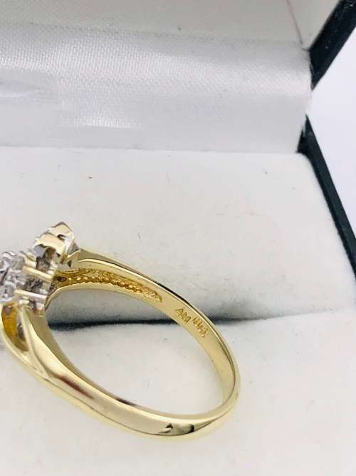 *18CT VS DIAMOND FLOWER RING*