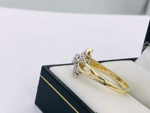 *18CT VS DIAMOND FLOWER RING*