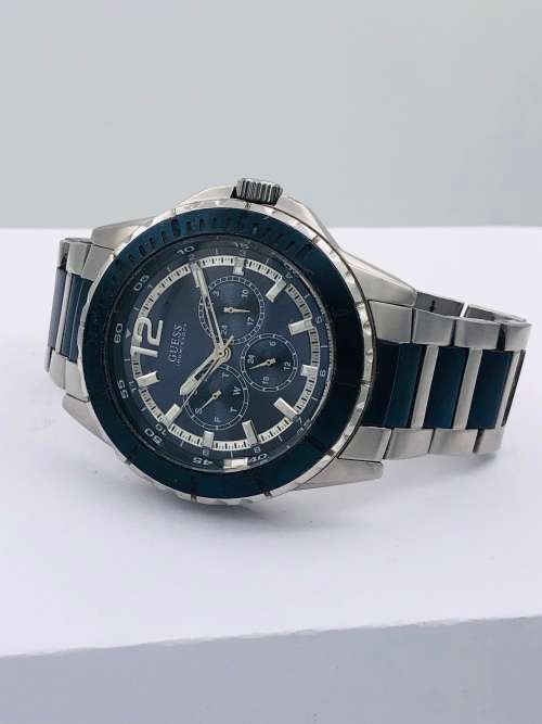 *GUESS DIVERS WATCH* BEAUTIFUL WATCH!