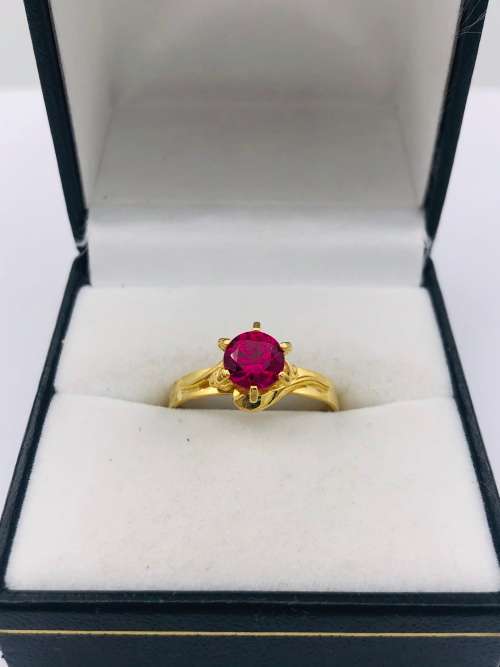 *9CT GOLD RUBY RAISED SOLITAIRE RING* R1 BIDS!