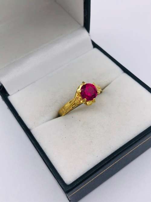 *9CT GOLD RUBY RAISED SOLITAIRE RING* R1 BIDS!