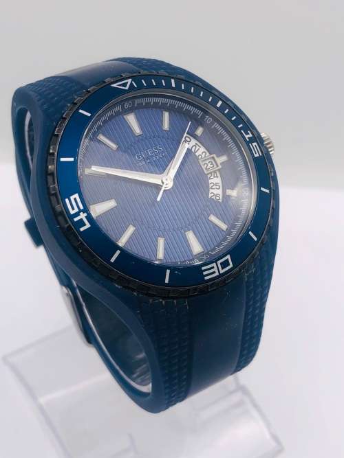 *GUESS MENS SPORTS WATCH* R1 BIDS!