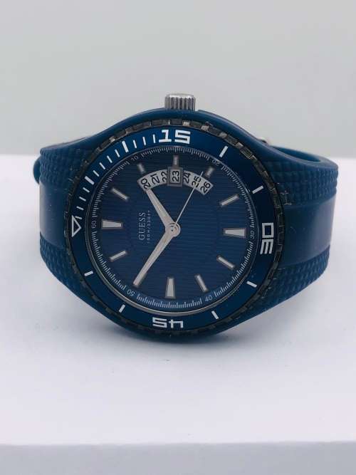 *GUESS MENS SPORTS WATCH* R1 BIDS!