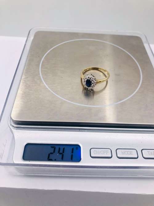 *18CT GOLD SAPPHIRE & DIAMOND CLUSTER RING* R1 BIDS